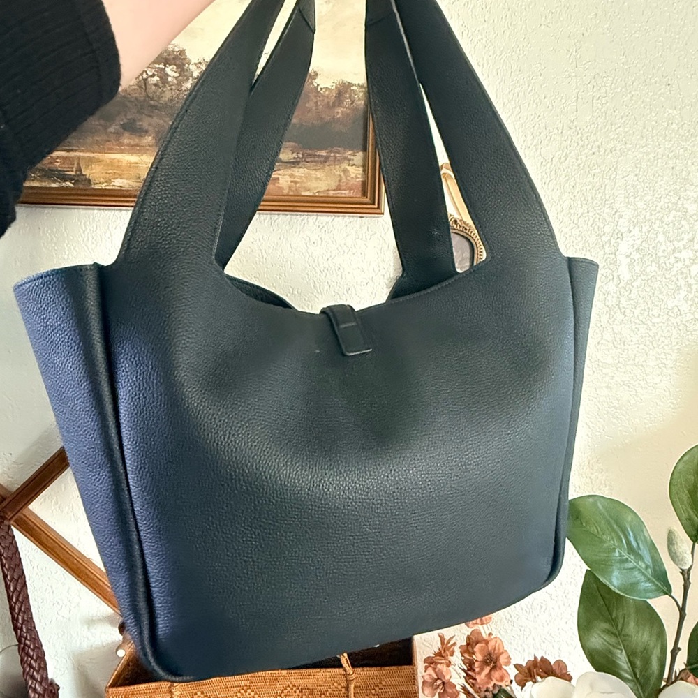Yves Saint Laurent Black Leather Tote Bag - Picture 4 of 15